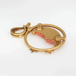 Pendentif en corail sculpté Homme dans la lune Croissant d'étoile Or 18 carats Bijoux célestes