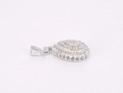 Pendentif en forme de larme en or blanc avec diamants