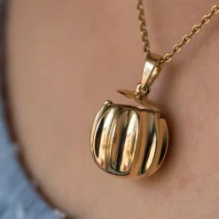 Pendentif en or à secret