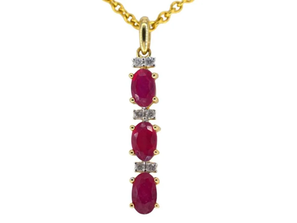Pendentif en or avec diamants et rubis