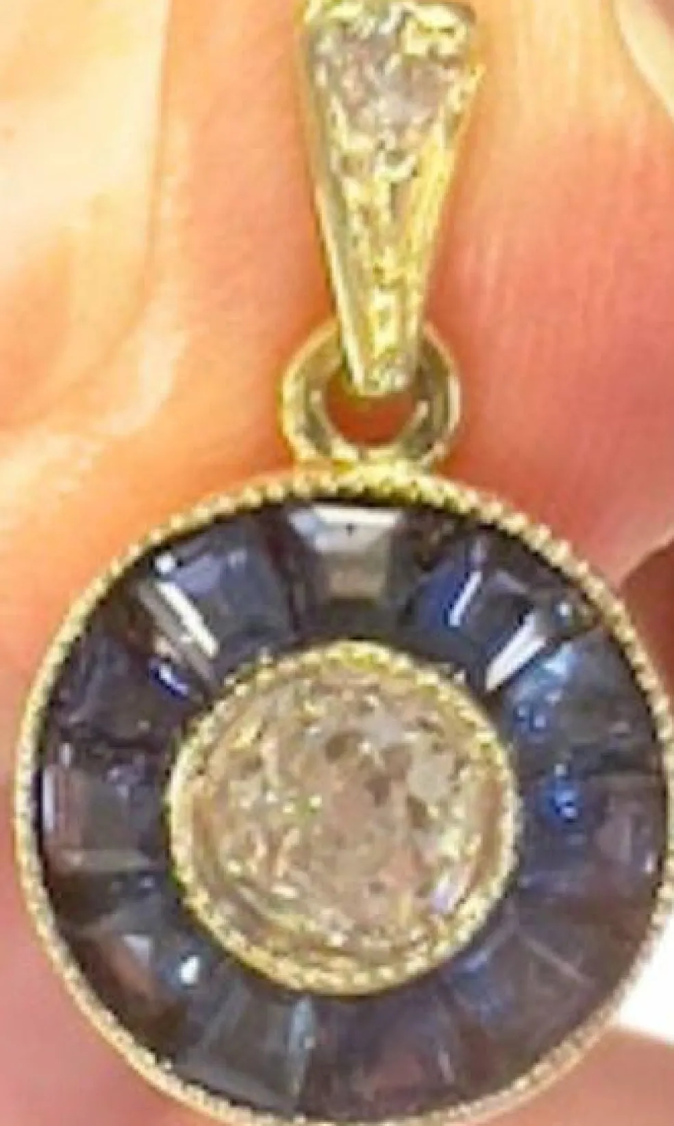pendentif en or avec diamants et saphirs