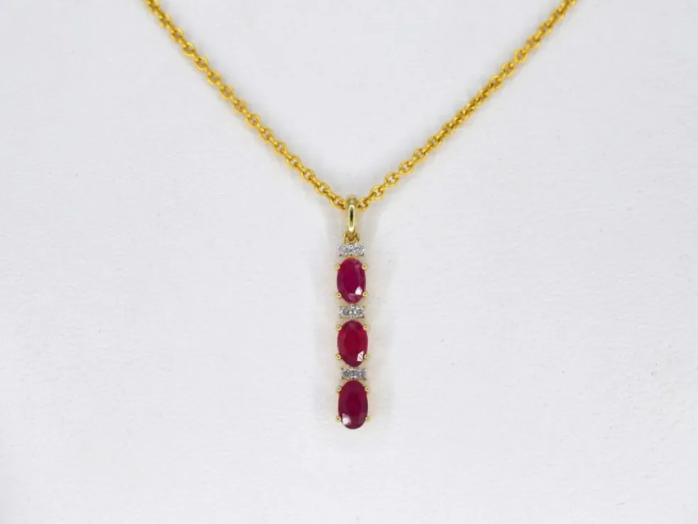 Pendentif en or avec diamants et rubis