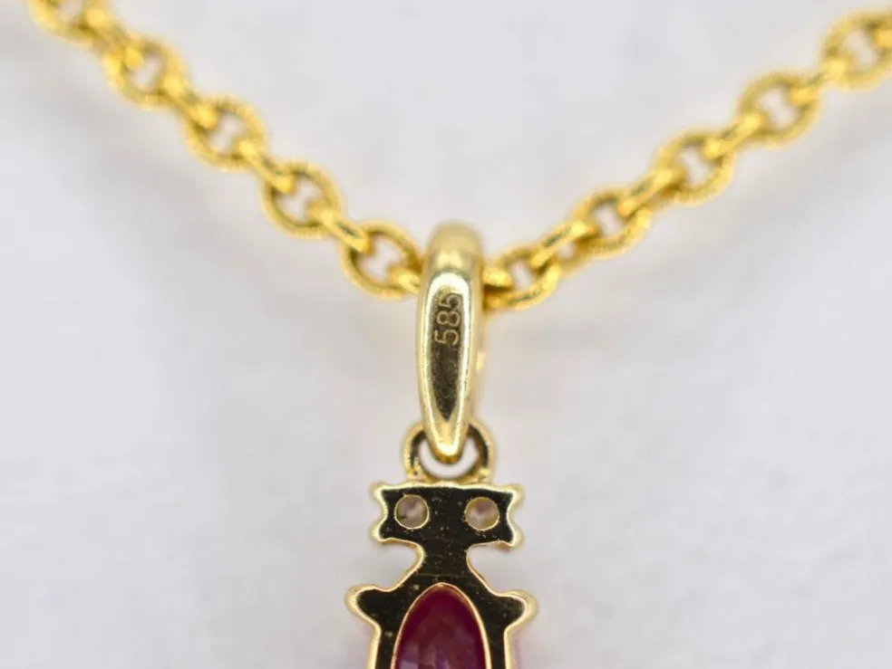 Pendentif en or avec diamants et rubis