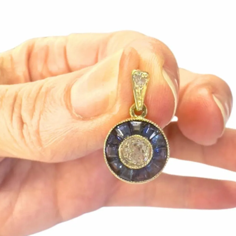 pendentif en or avec diamants et saphirs