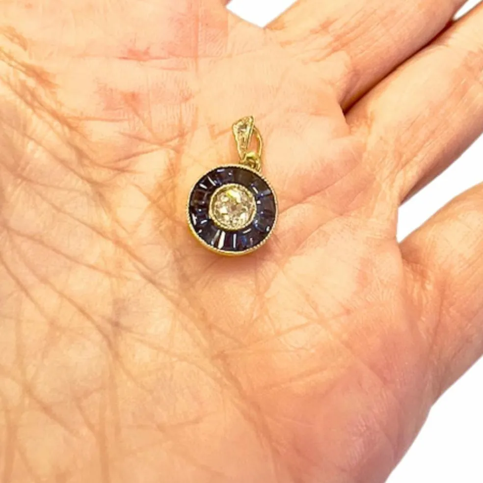 pendentif en or avec diamants et saphirs