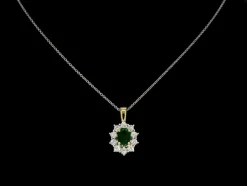 Pendentif en or avec une émeraude ovale verte et des diamants naturels