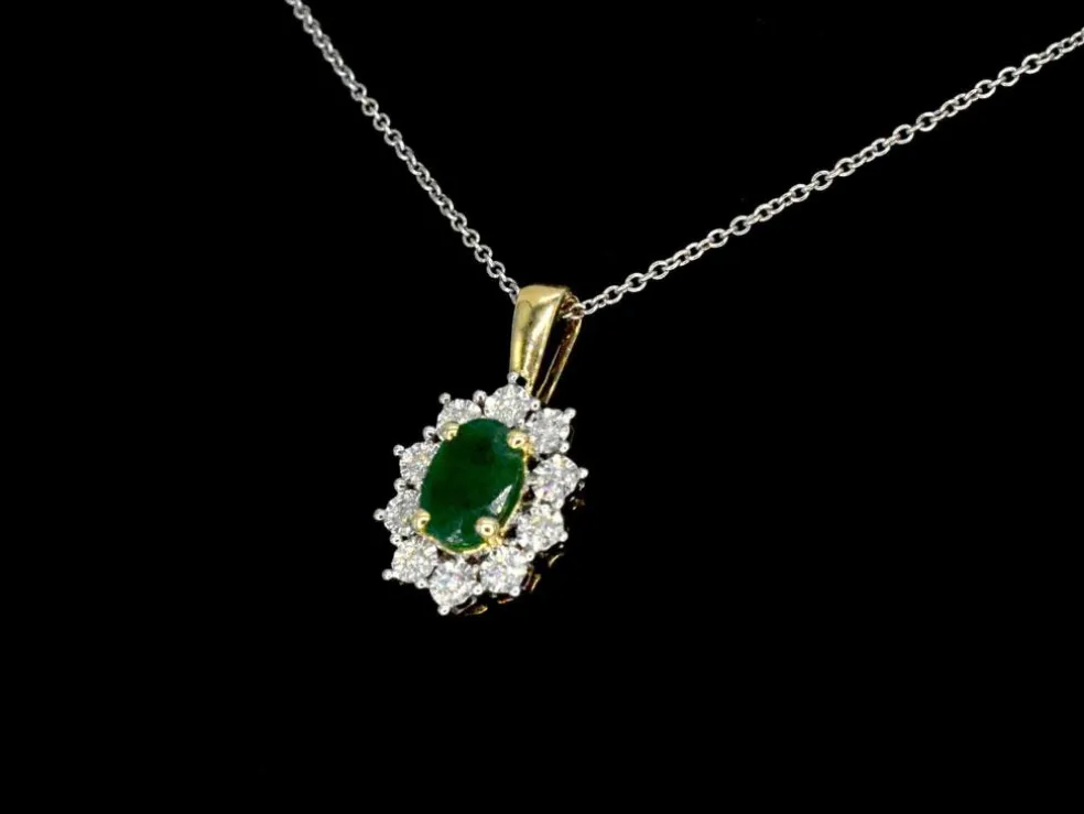Pendentif en or avec une émeraude ovale verte et des diamants naturels