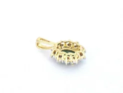 Pendentif en or avec une émeraude ovale verte et des diamants naturels