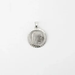 Pendentif en or blanc