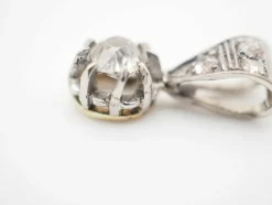 Pendentif en or blanc 750 avec diamants