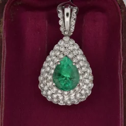 PENDENTIF EN OR BLANC 18 KT - ÉMERAUDE et DIAMANTS