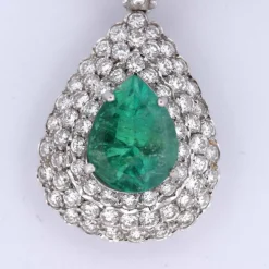 PENDENTIF EN OR BLANC 18 KT - ÉMERAUDE et DIAMANTS