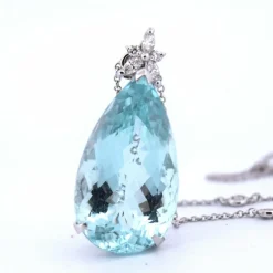 PENDENTIF EN OR BLANC 18 KT - AIGUE-MARINE et DIAMANTS