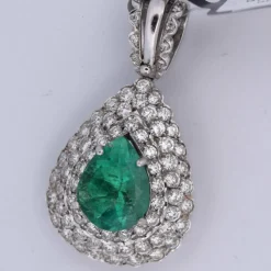 PENDENTIF EN OR BLANC 18 KT - ÉMERAUDE et DIAMANTS