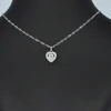 Pendentif en or blanc avec diamants en forme de coeur