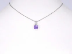 Pendentif en or blanc avec améthyste