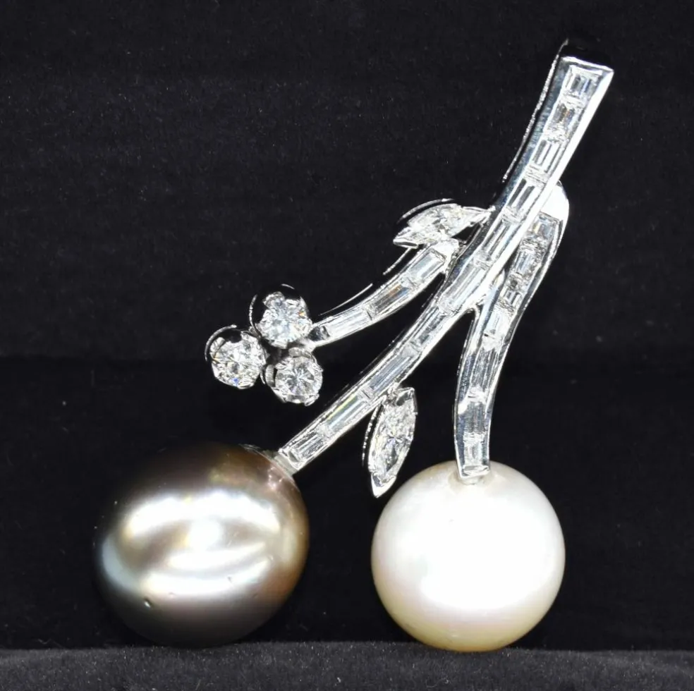 Pendentif en or blanc avec perles
