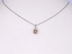 Pendentif en or blanc avec morganite