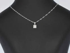 Pendentif en or blanc avec diamants