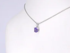 Pendentif en or blanc avec améthyste