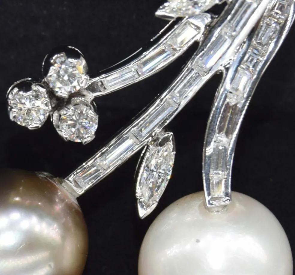 Pendentif en or blanc avec perles