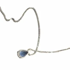 pendentif en or blanc avec saphirs