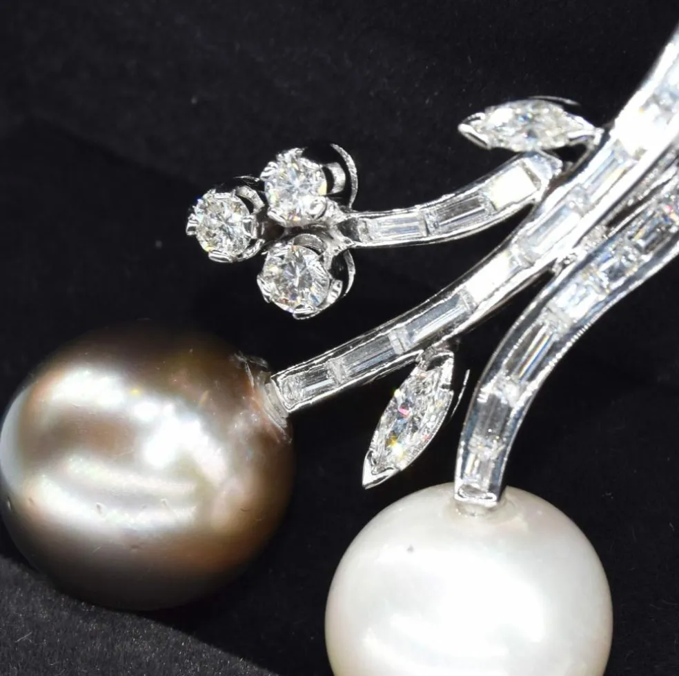 Pendentif en or blanc avec perles