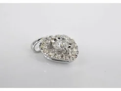 Pendentif en or blanc avec diamants en forme de coeur