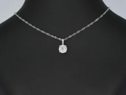 Pendentif en or blanc avec diamants