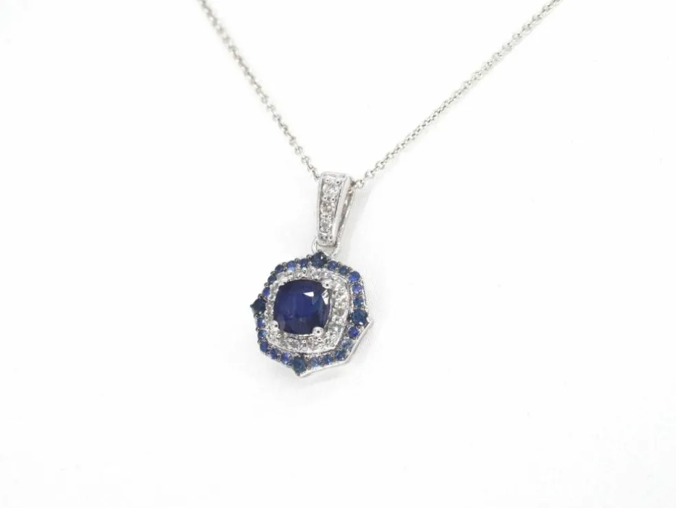 Pendentif en or blanc avec diamants et saphir
