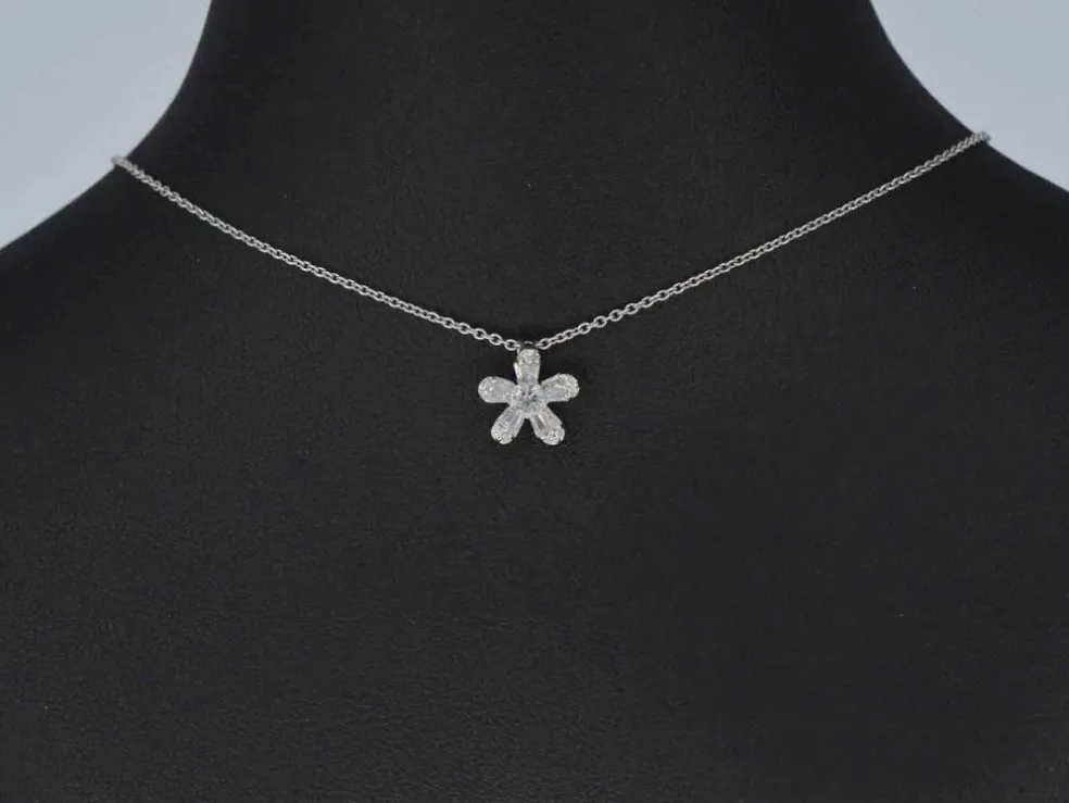 Pendentif en or blanc avec diamants naturels véritables