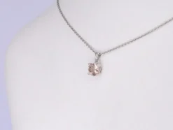 Pendentif en or blanc avec morganite