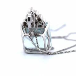 Pendentif en or blanc avec aigue-marine