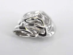 Pendentif en or blanc avec diamants en forme de coeur