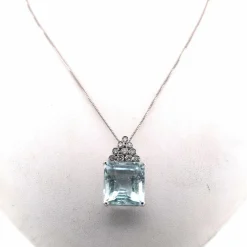 Pendentif en or blanc avec aigue-marine