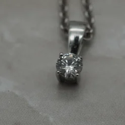 Pendentif en or blanc diamant