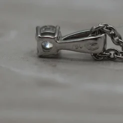 Pendentif en or blanc diamant