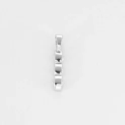 Pendentif en or blanc 18K (750 Millièmes) avec diamants en chute.