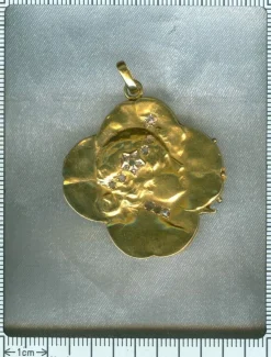 Pendentif en or et émeraude