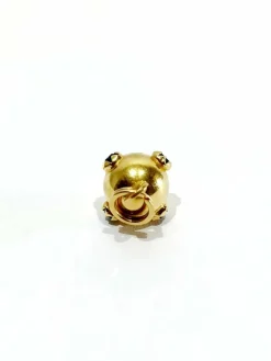 Pendentif en or forme boule avec rubis émeraude saphir