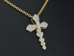 Pendentif en or jaune avec diamants