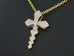 Pendentif en or jaune avec diamants
