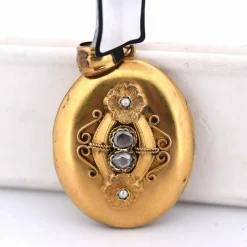 Pendentif en or jaune, diamants et perles