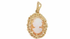 Pendentif en or jaune et camée