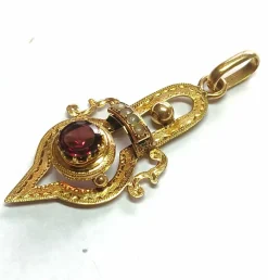 Pendentif en or jaune et grenat, époque Napoléon III