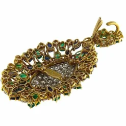 Pendentif en or jaune et blanc avec émeraudes, saphirs et diamants