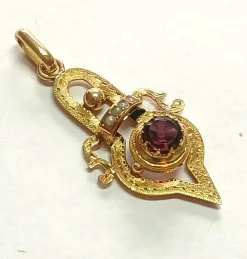 Pendentif en or jaune et grenat, époque Napoléon III