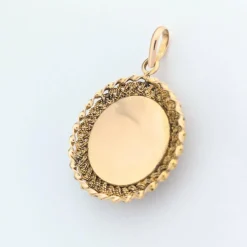 Pendentif en or jaune et émail