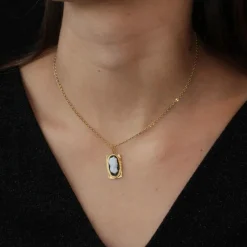 Pendentif en or jaune et camée sur onyx