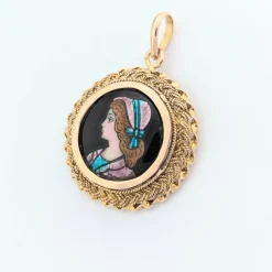 Pendentif en or jaune et émail